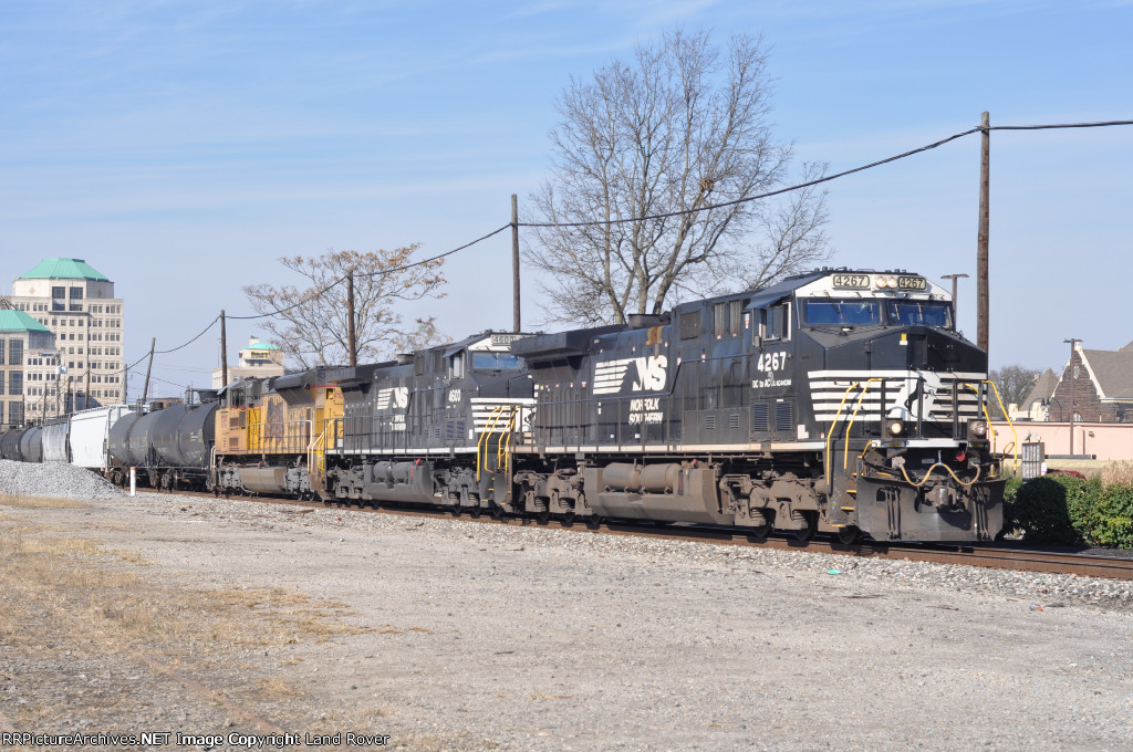 NS 4267 Eastbound